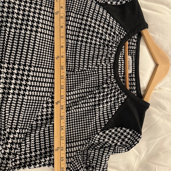 3/4 Sleeve Faux Wrap Keyhole Neck Dress - Picture 4 of 7